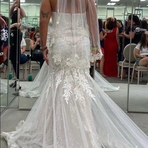 NWT WEDDING DRESS (includes Veil in picture)